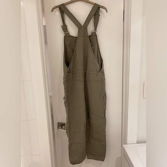 Aritzia - Wilfred free overalls in olive green. Ankle length. Size small. - Picture 4 of 7